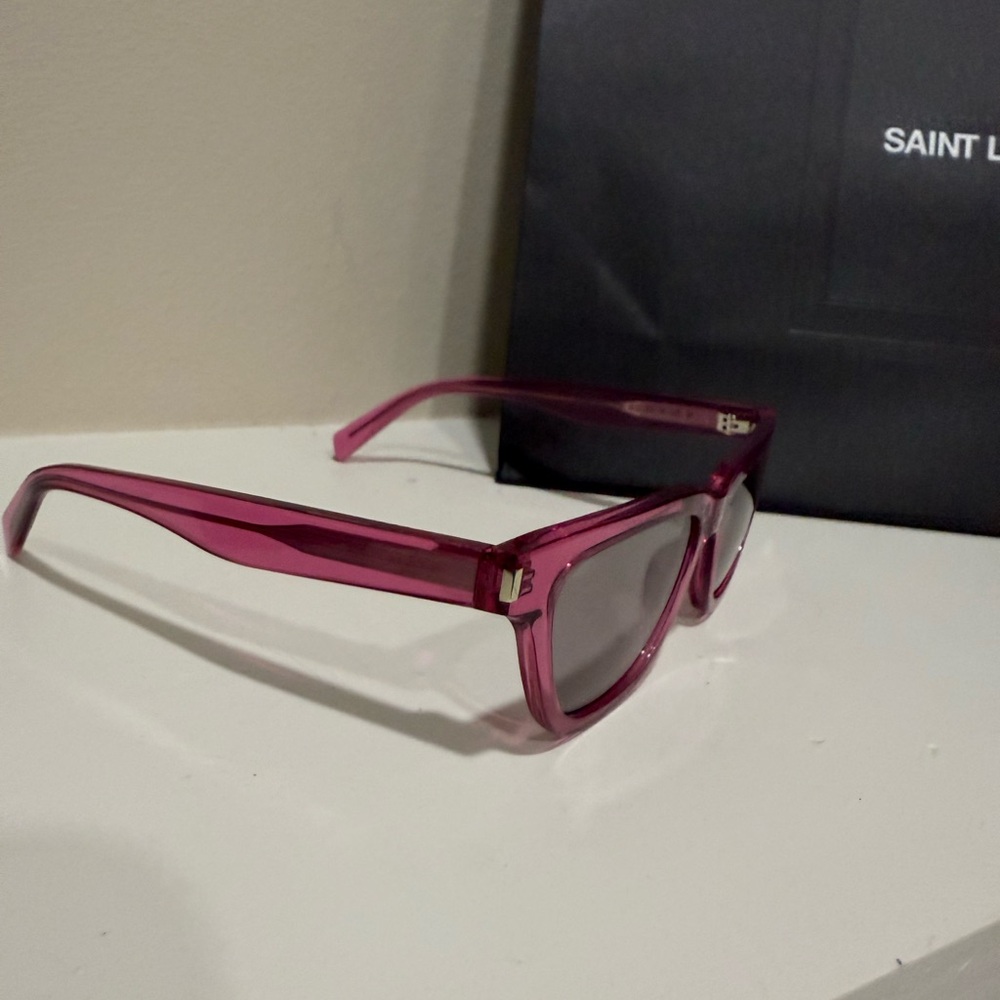 Saint Laurent Pink Cat-Eye Sunglasses with Modern Design - Picture 2 of 7